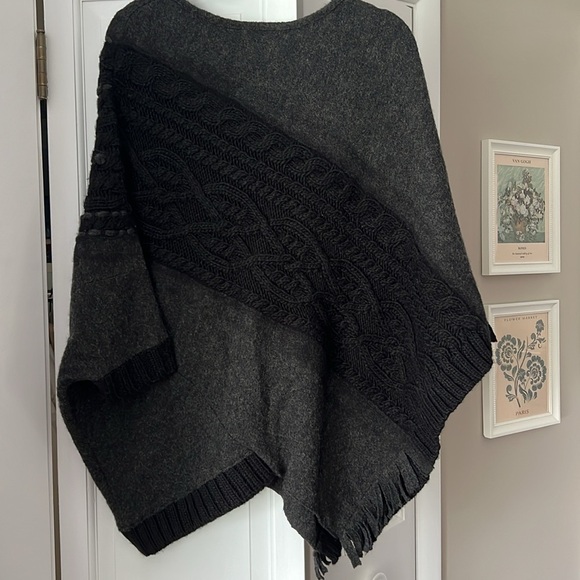 ✨ Anthropologie “Sleeping on Snow” Wool Knit Poncho – Size XS/S ✨ - Picture 4 of 4